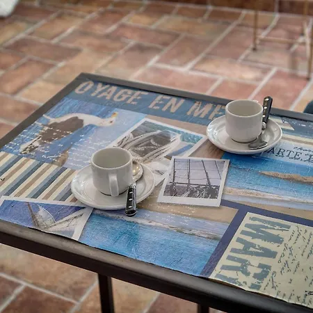 Апартаменты Agreable Quartier Suquet-vieux Port A0b185